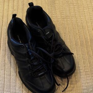 Shoes athletic mens new size 9.5W black laces man made materials Cross Trekkers